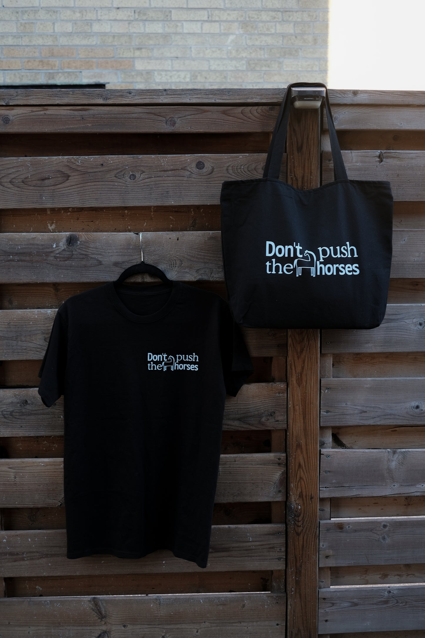 'Don't push the horses' Black T-Shirt