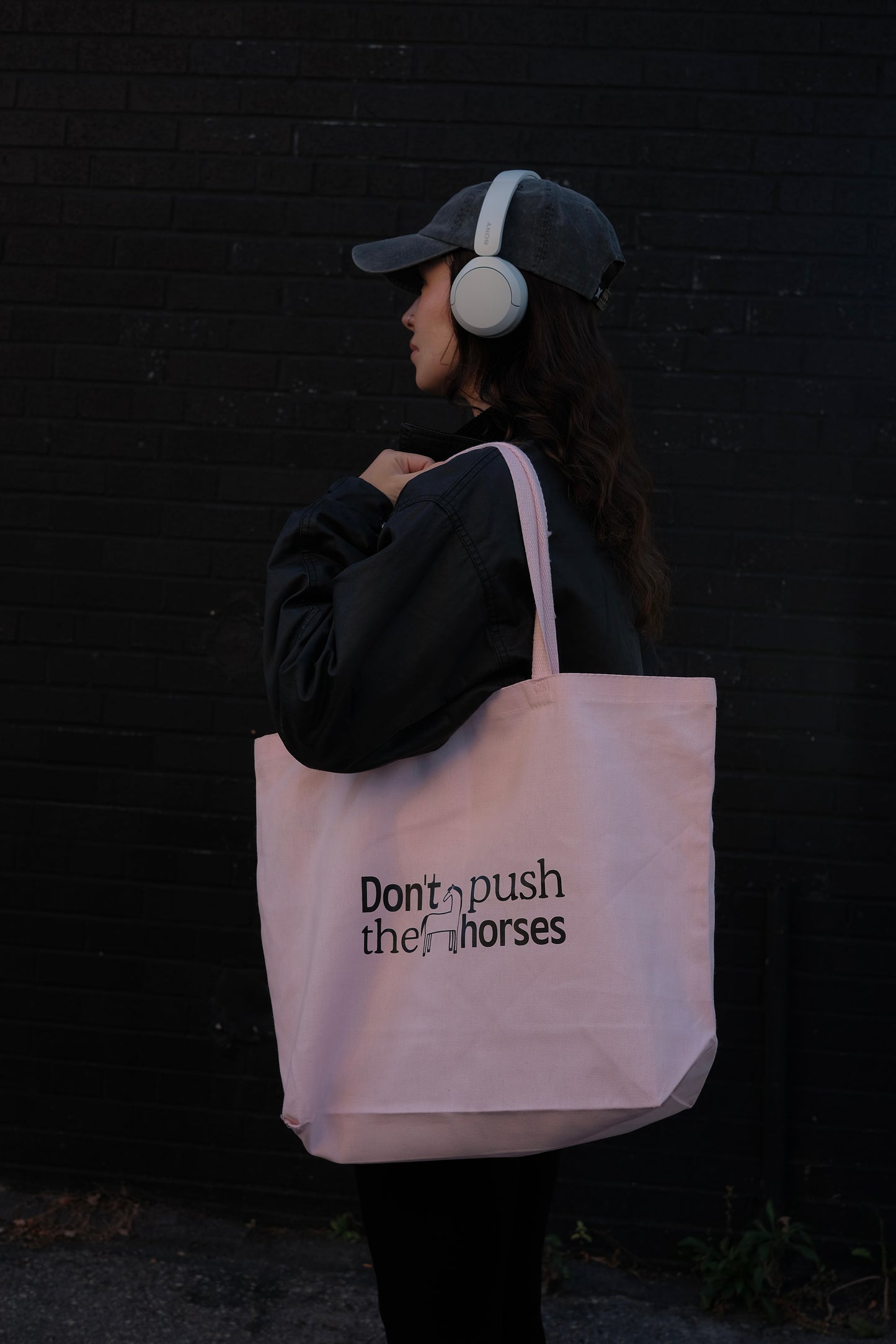 'Don't push the horses' Pink Tote Bag
